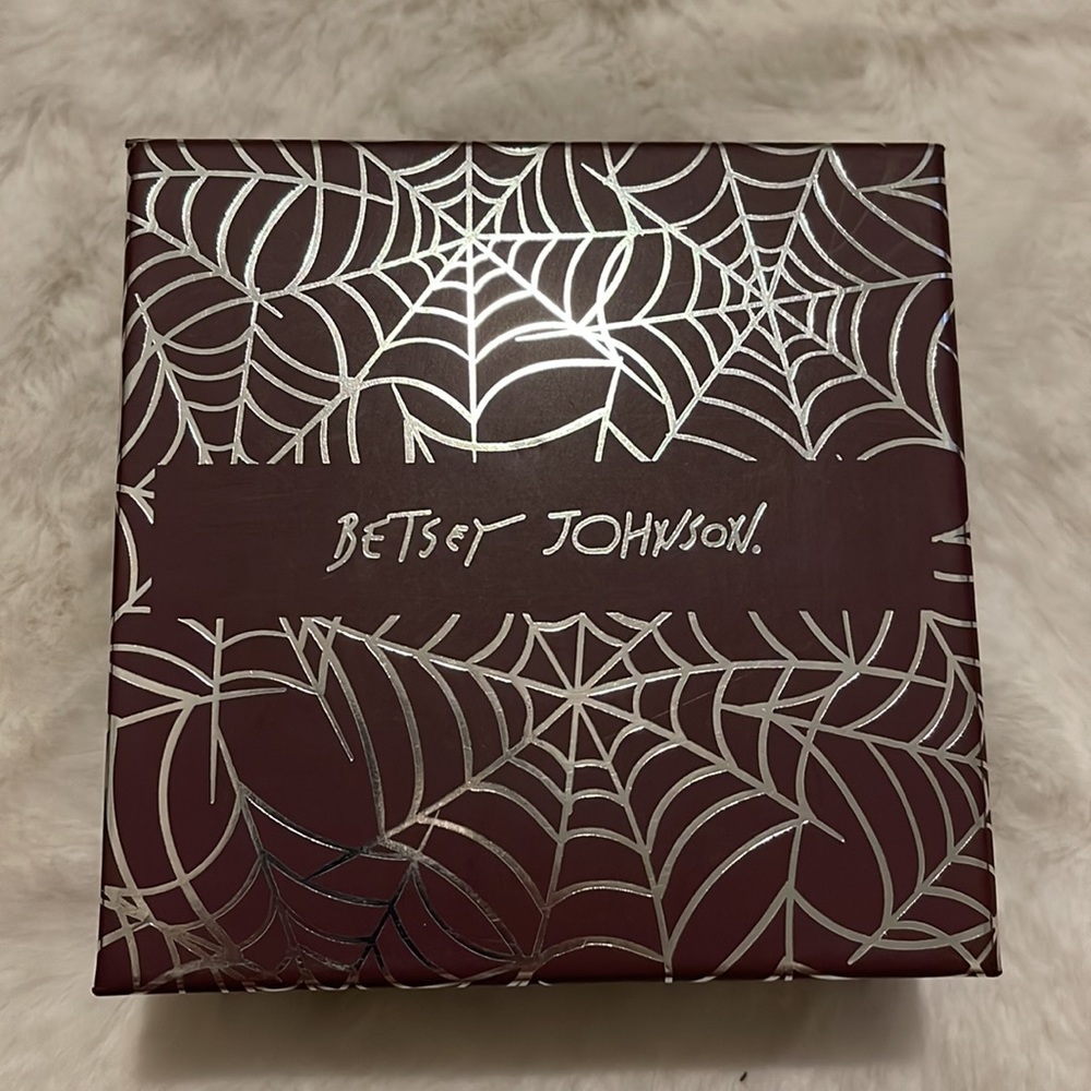 New in box Betsey Johnson Glow in the Dark Ghost Drop earrings - Picture 4 of 4
